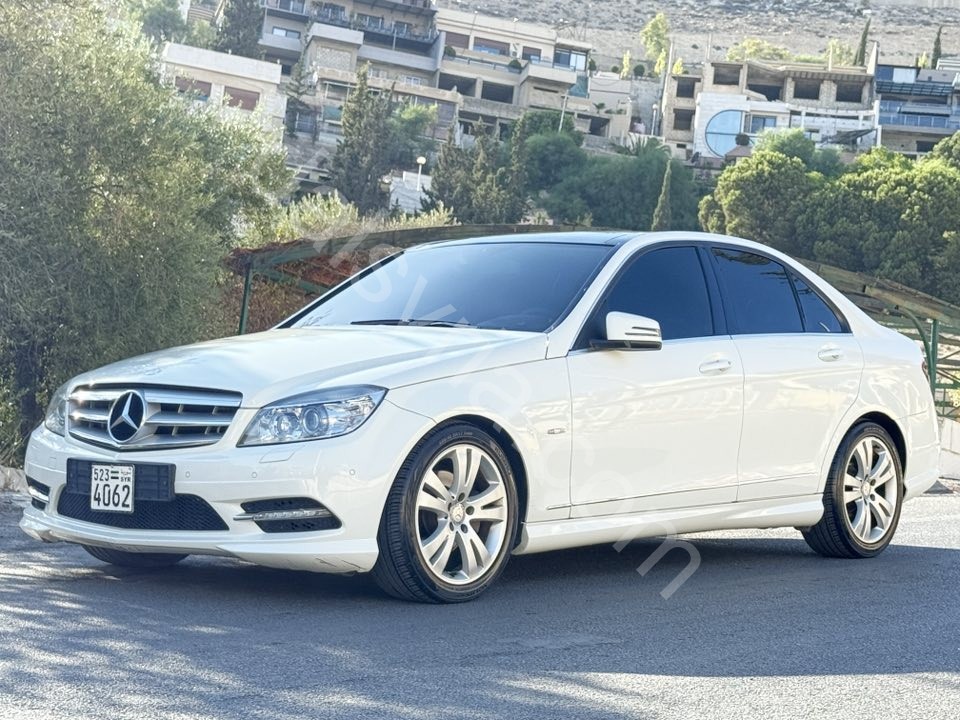 للبيع Mercedes C200 TURBO 2012