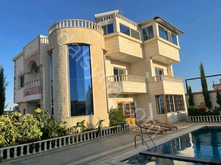 للبيع ڤيلا 1700م في خان الشيح 