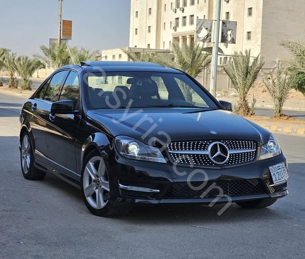 للبيع مارسيدس C3000 2010