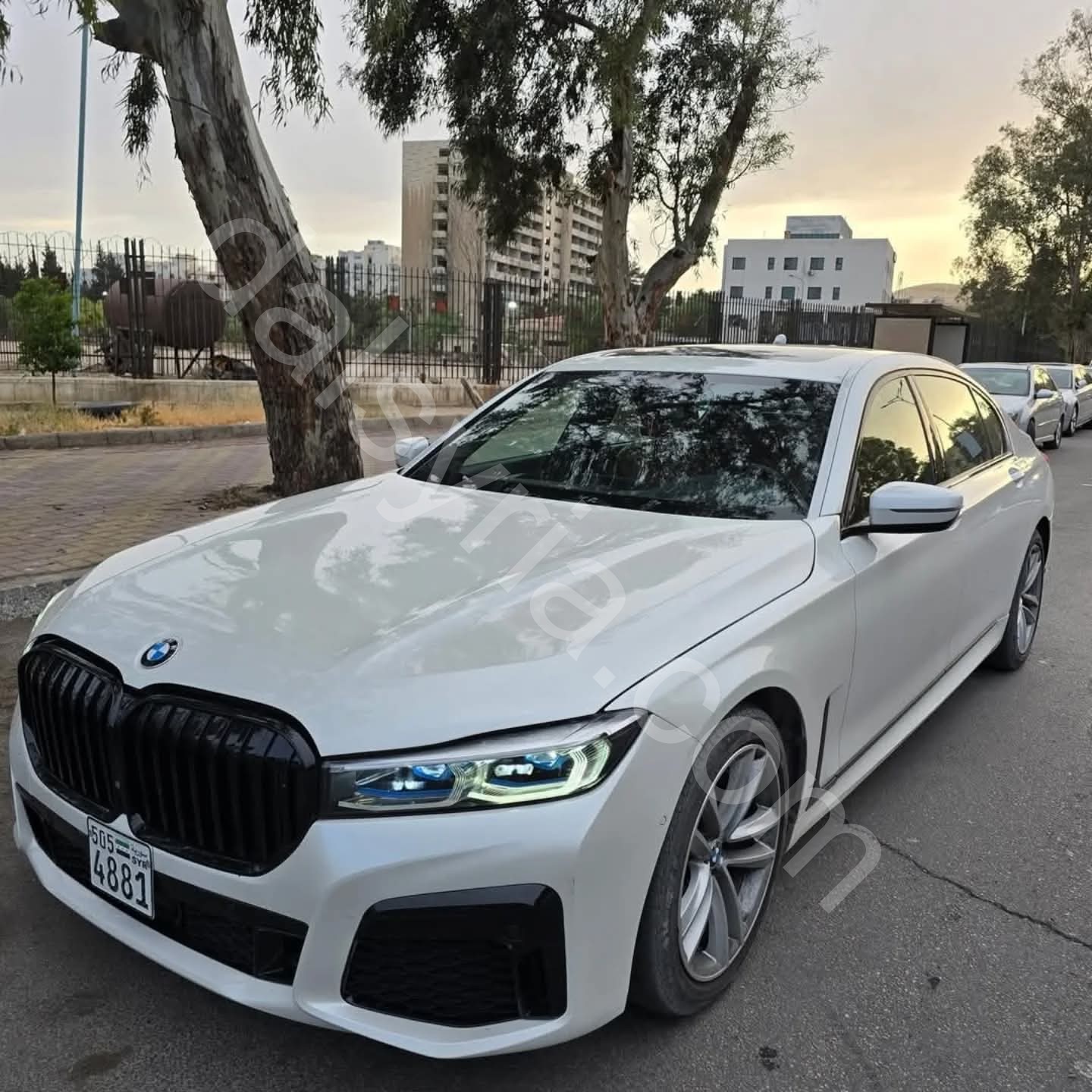للبيع سيارة بي ام دبليو 750i