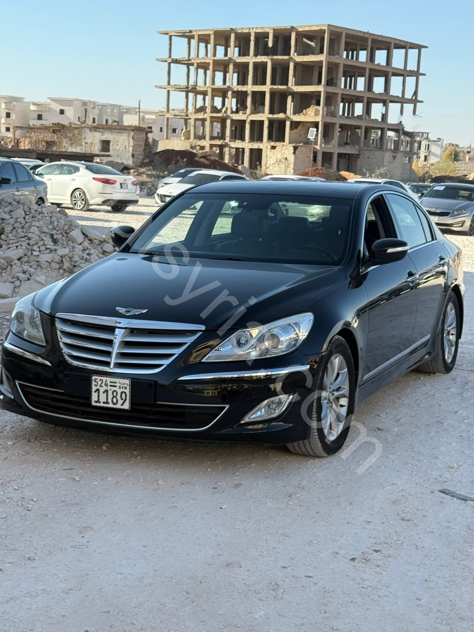 للبيع جينسس 2013