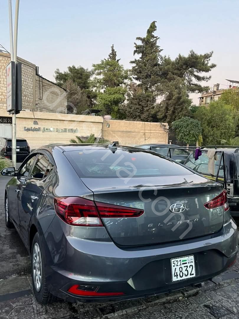للبيع سيارة هيونداي النترا  2020