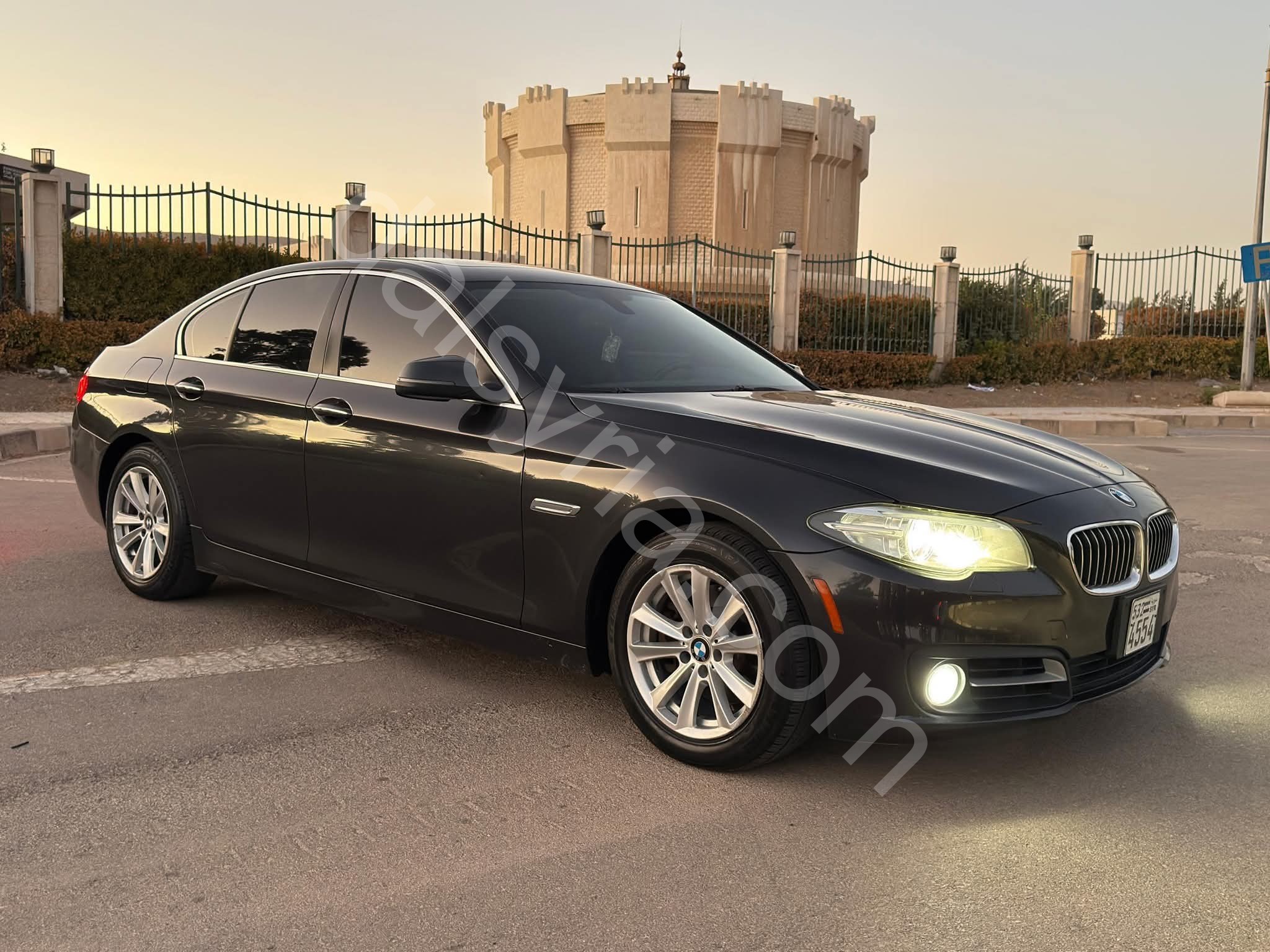 للبيع B528i