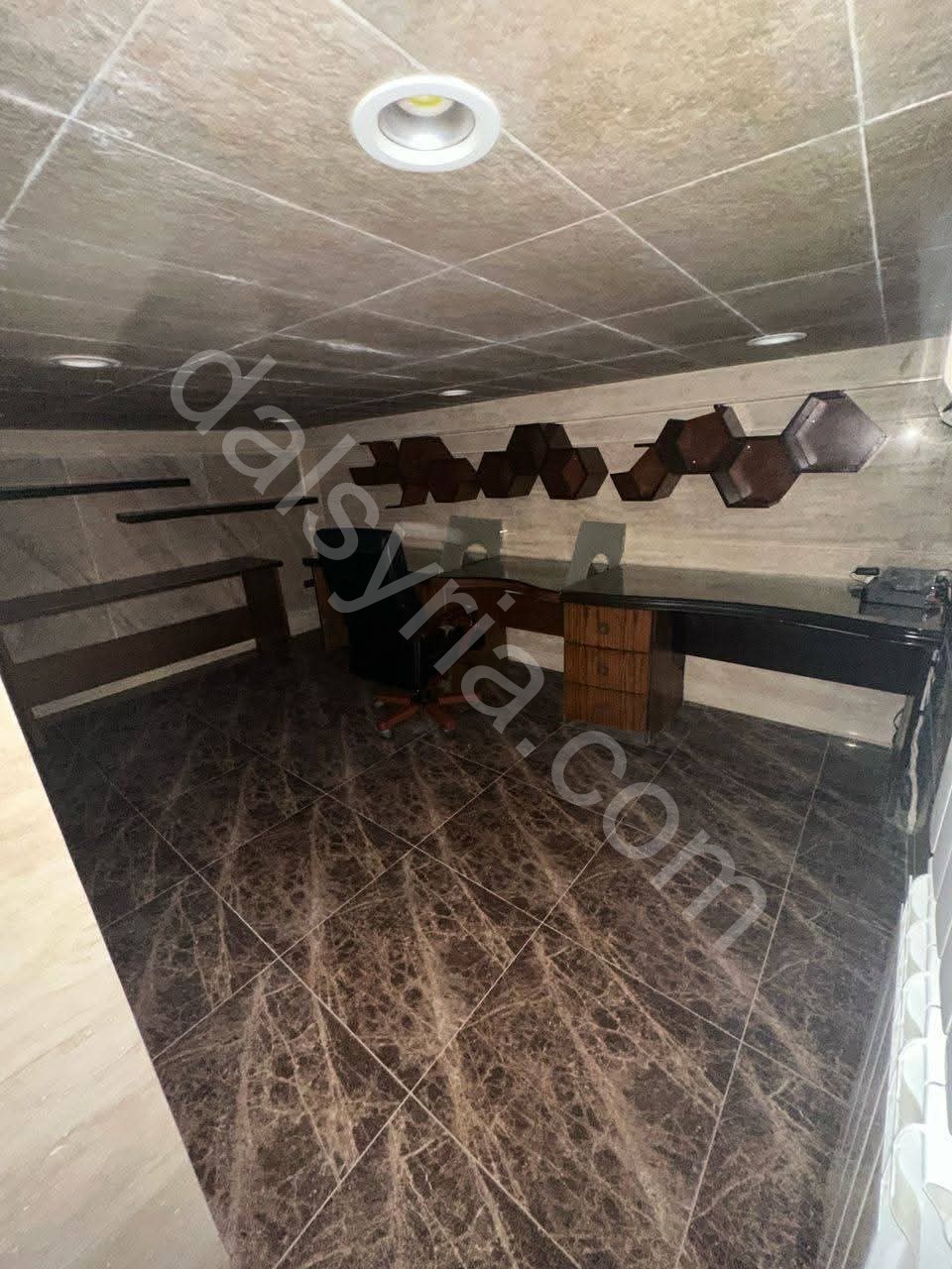 للايجار محل 85 م  في اشرفية صحنايا