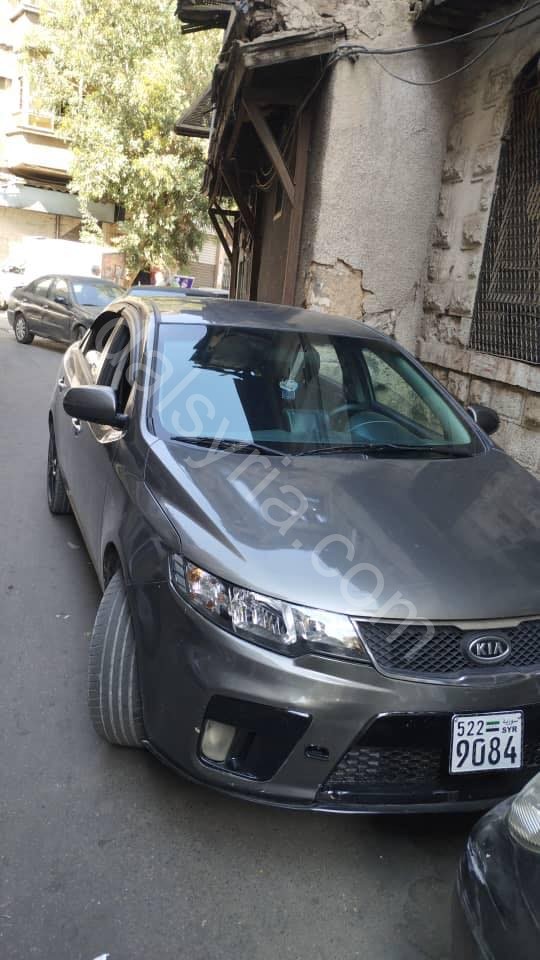 للبيع سيارة  كيا فورتي 2011