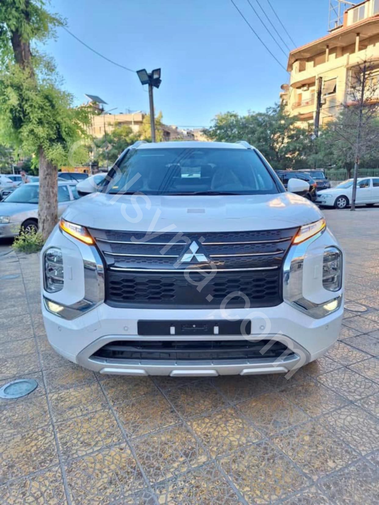 للبيع ميتسوبيشي أوتلاندر 2025