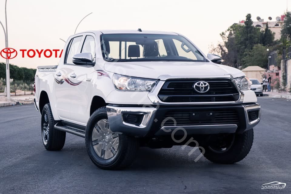 للبيع سيارة Toyota Hilux 2025