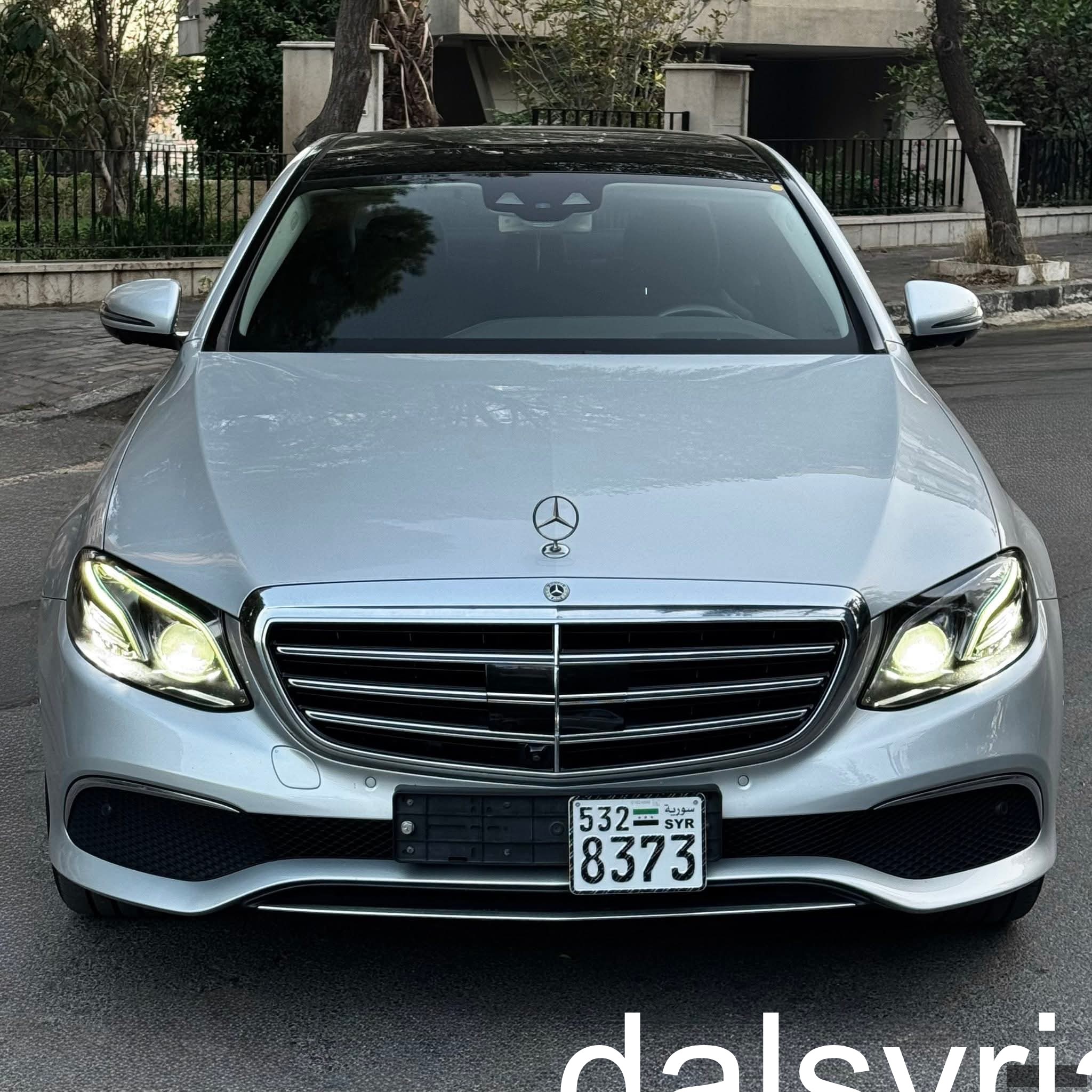 للبيع سيارة مرسيدس بنز E400 موديل 2017