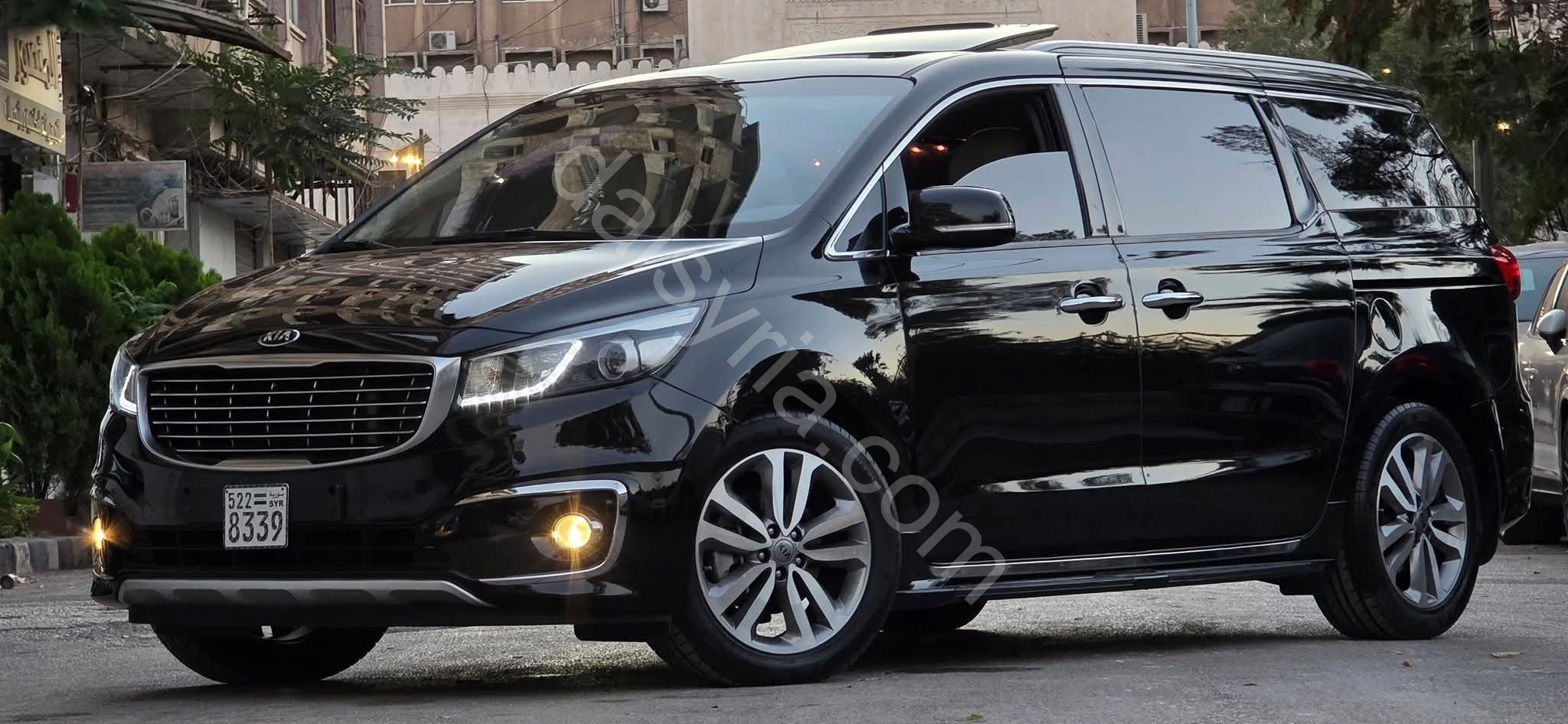 للبيع سيارة كيا كرنفال 