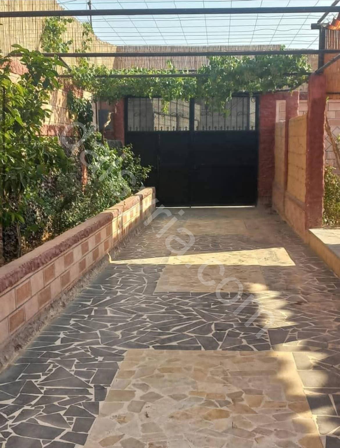 للبيع فيلا في ريف دمشق الشمالي  طريق جامعة الشام الدولية