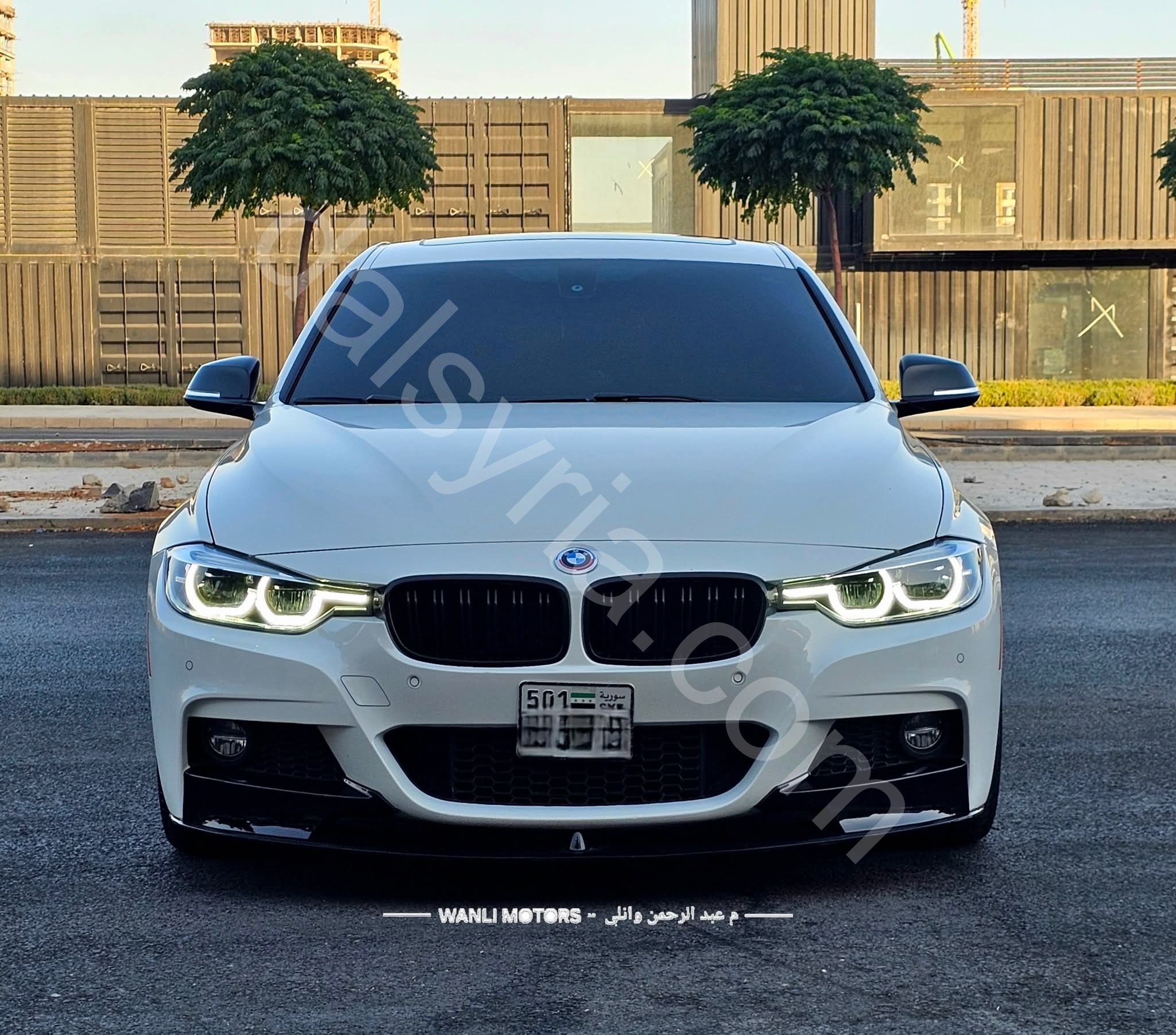 للبيع سيارة بي ام دبليو 330i