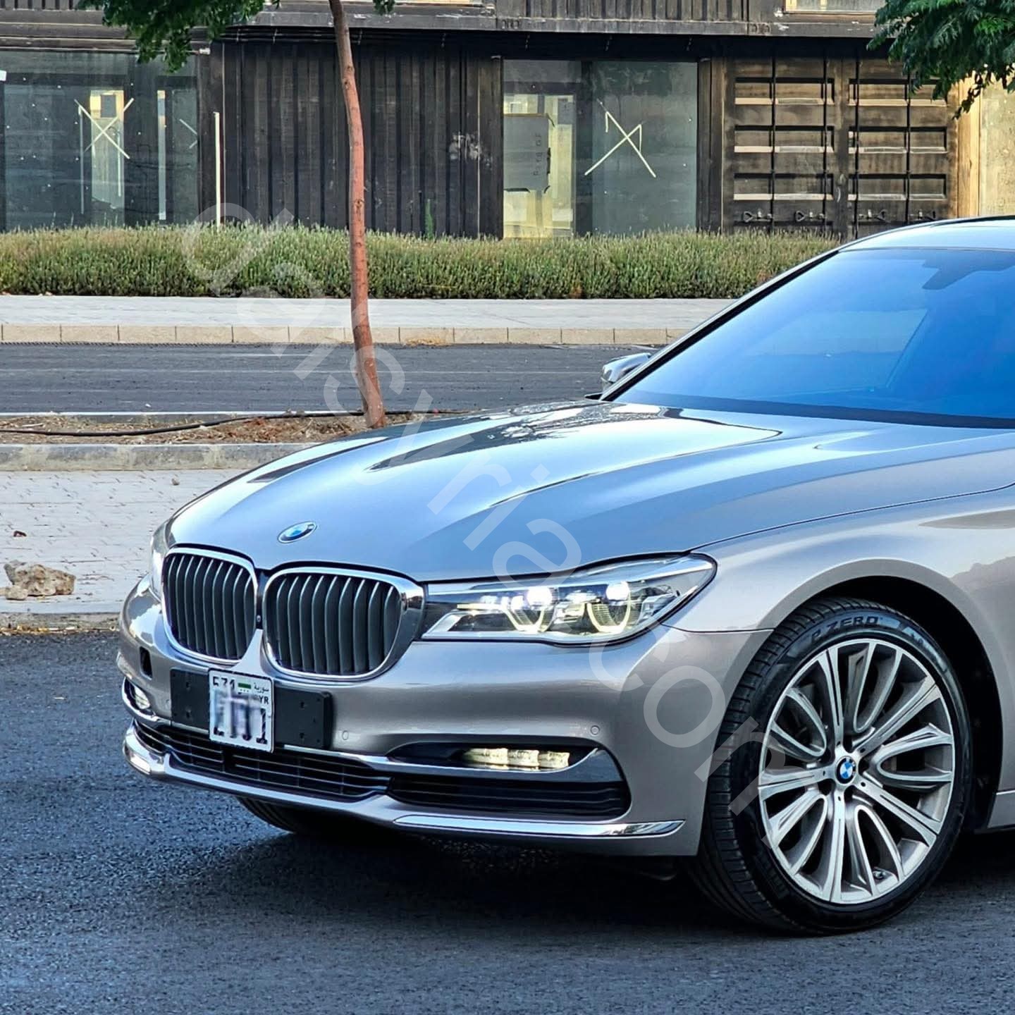 للبيع سيارة بي ام دبليو 740i  