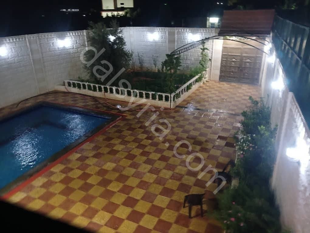 للبيع فيلا 450 م في حرستا