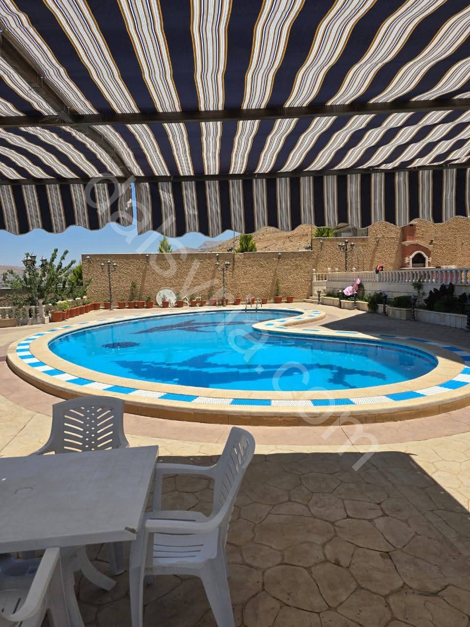 للايجار فيلا في كروم مضايا 