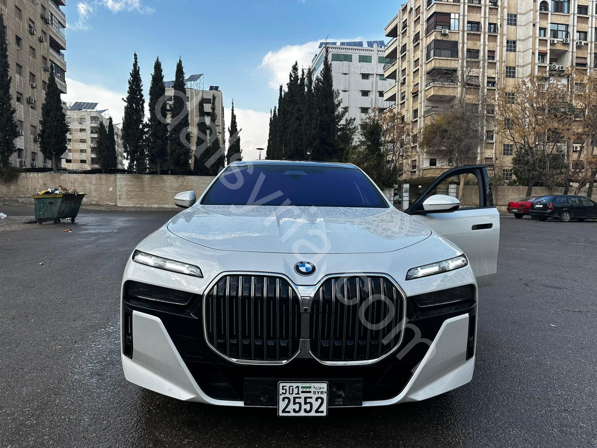 للبيع سيارة BMW 740i 