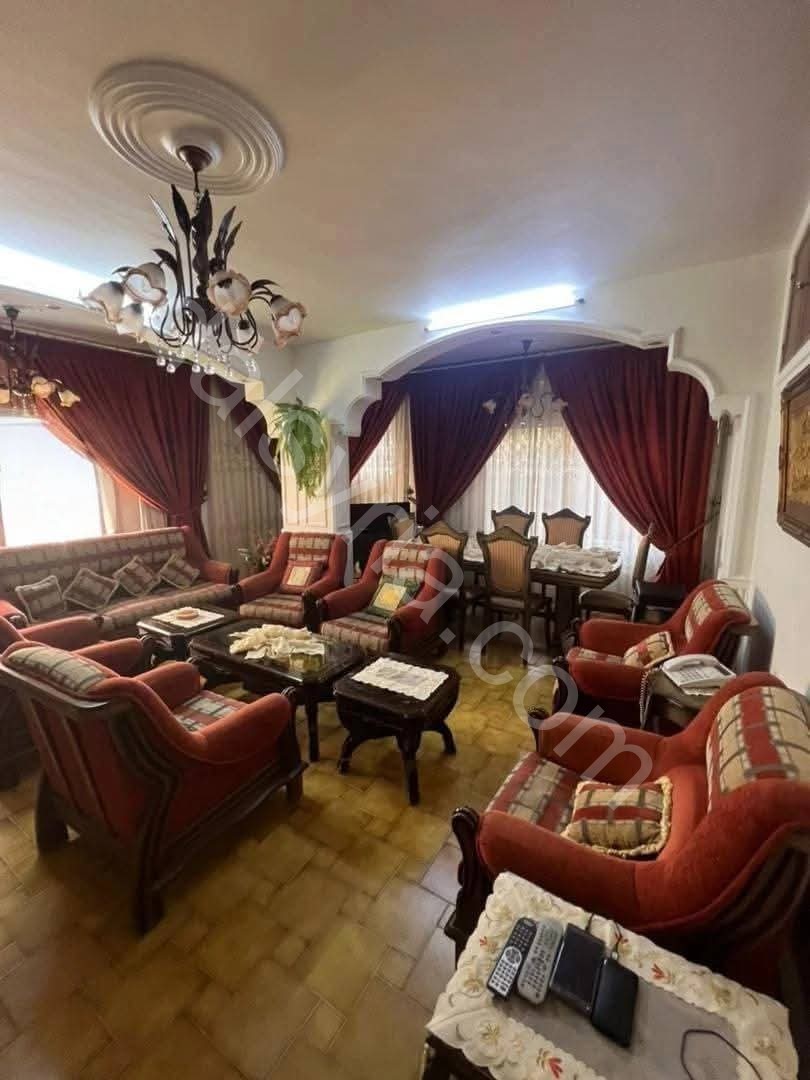 للايجار طابق من فيلا 200 م في المزة فيلات شرقية