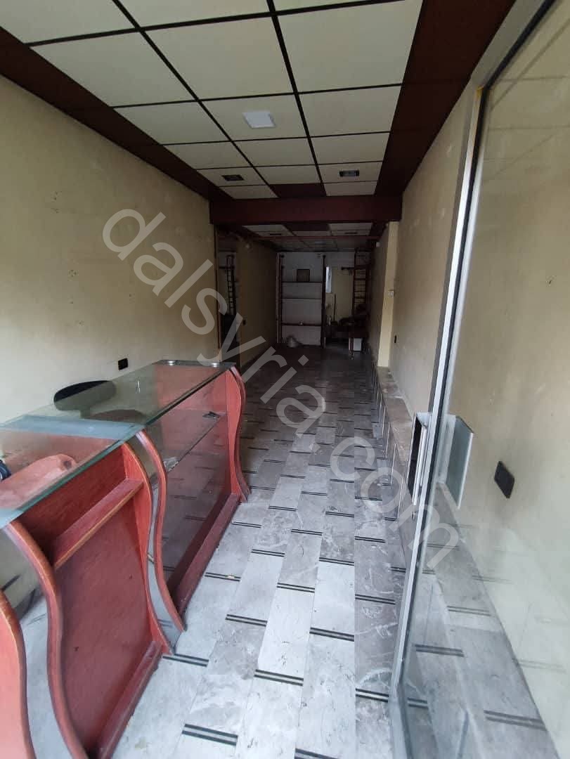 للبيع محل 30 م في شارع زكي الارسوزي 