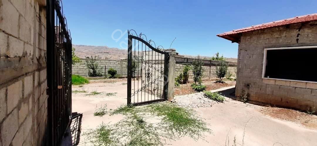 للبيع مزرعة 800 م في بقين