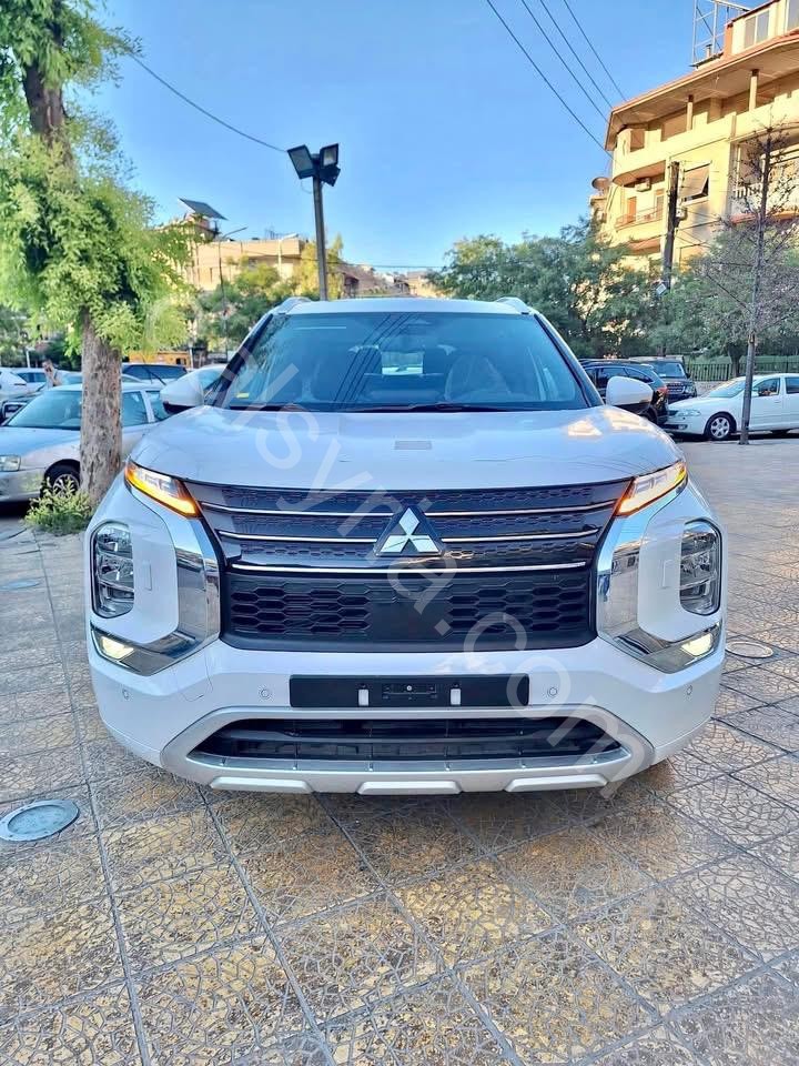 للبيع ميتسوبيشي اوتلاندر 2025