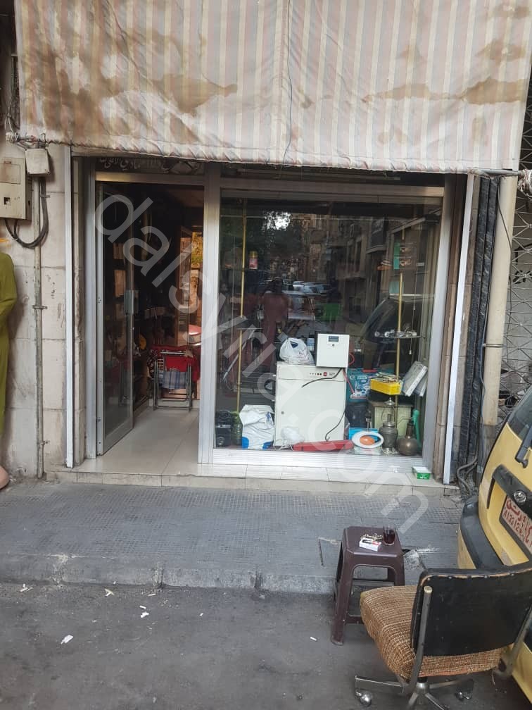 للبيع محل 9م في شارع الحمراء