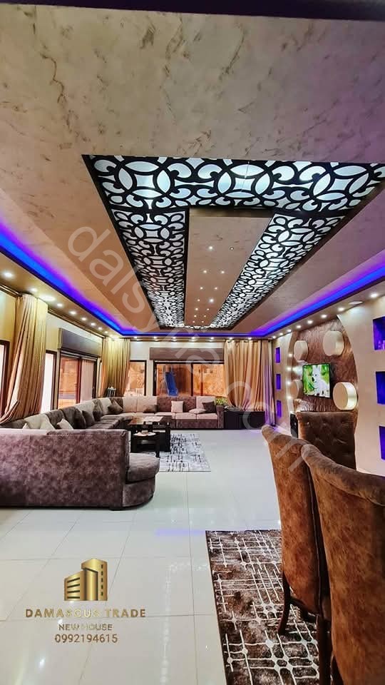 للبيع فيلا 900 م في جديدة وادي بردى