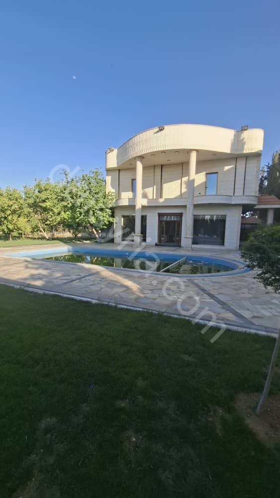 للبيع مزرعة 5000 م في طريق المطار