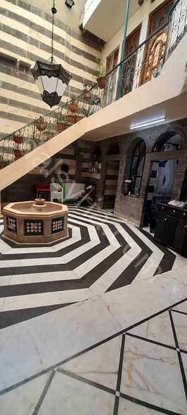 للبيع بيت عربي 310 م في باب توما