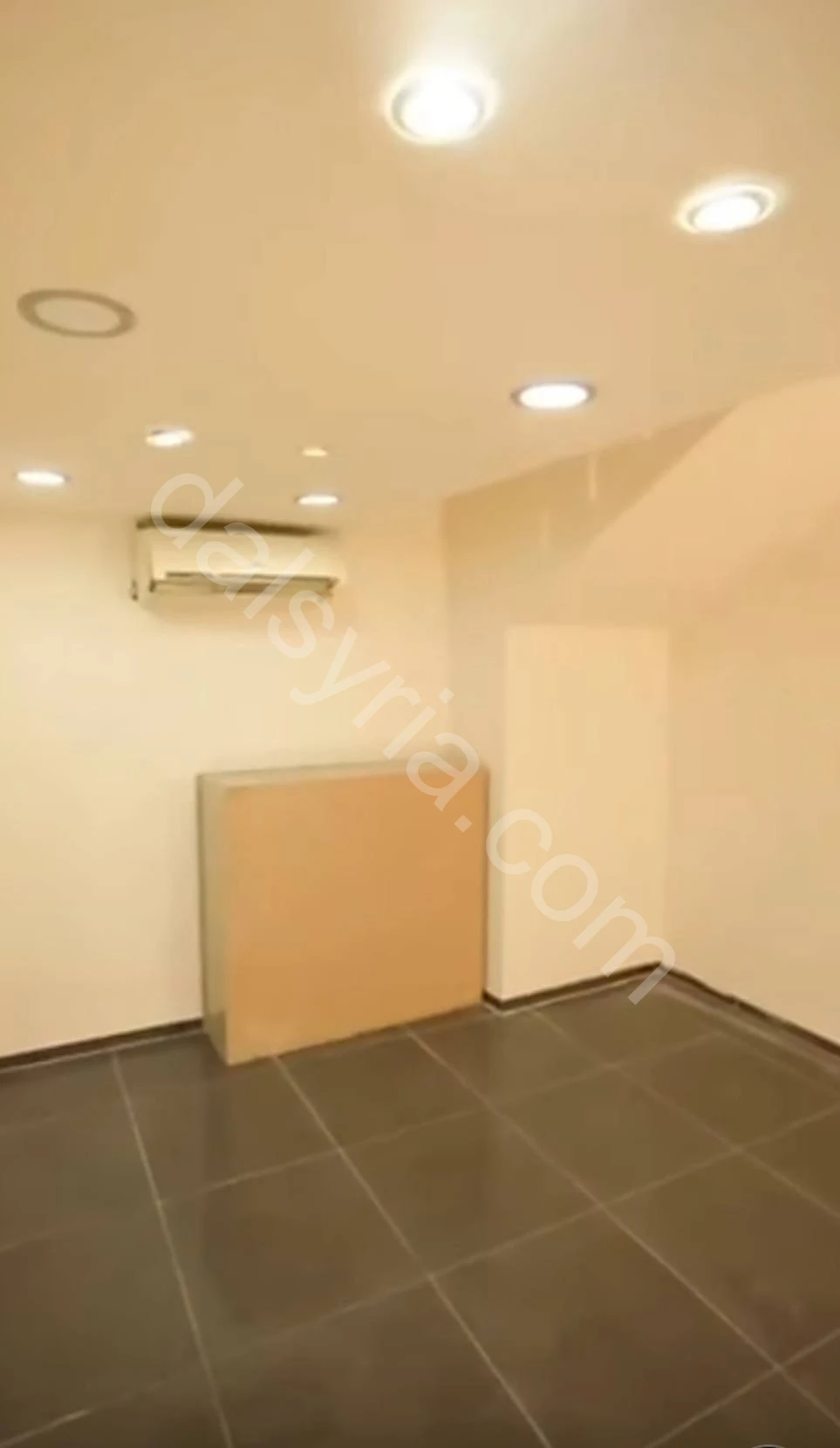 للبيع عقار تجاري 440 م في شارع خالد بن الوليد