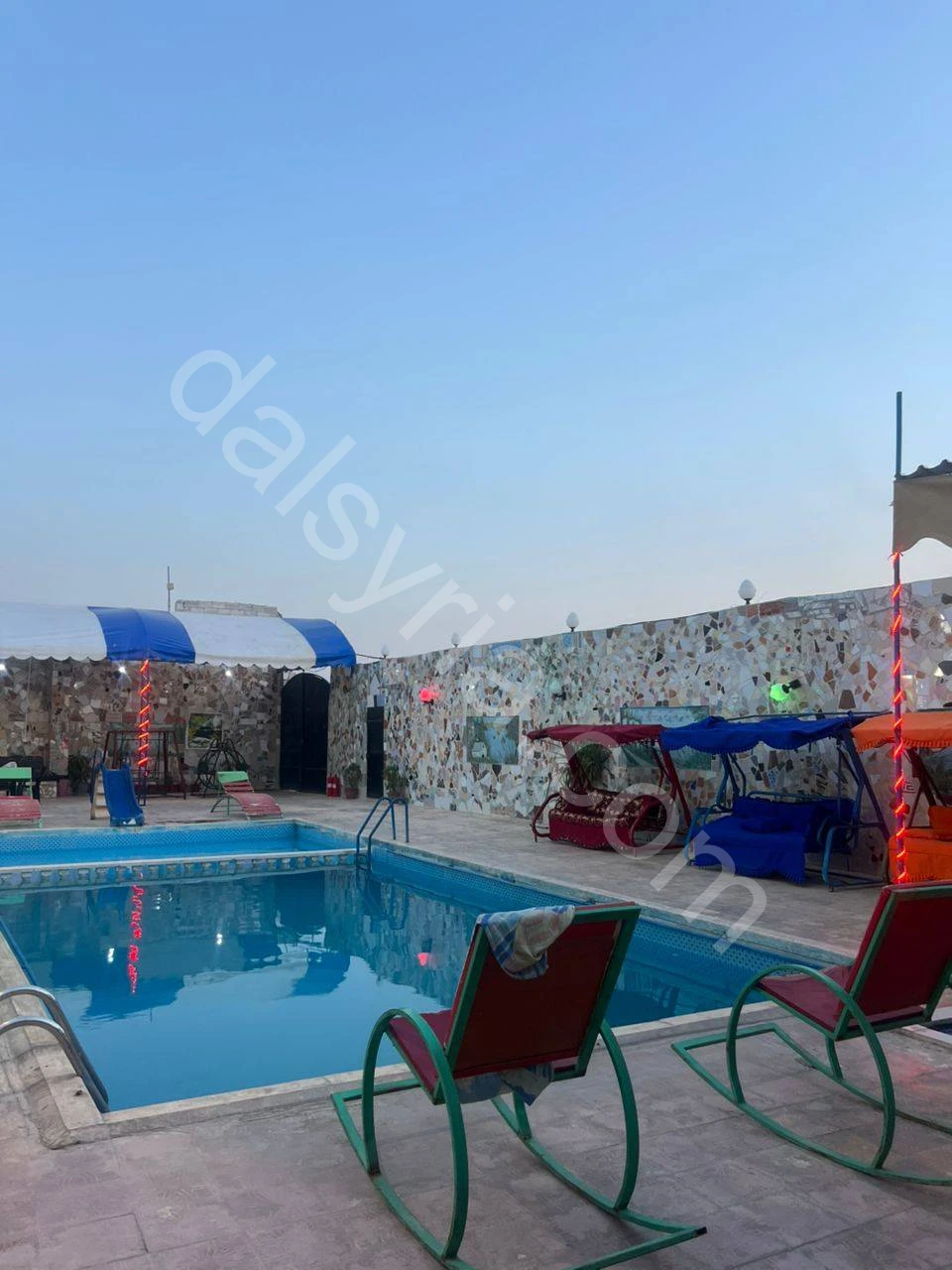 للبيع مزرعة  1000 م بين النيرب و الدهبية