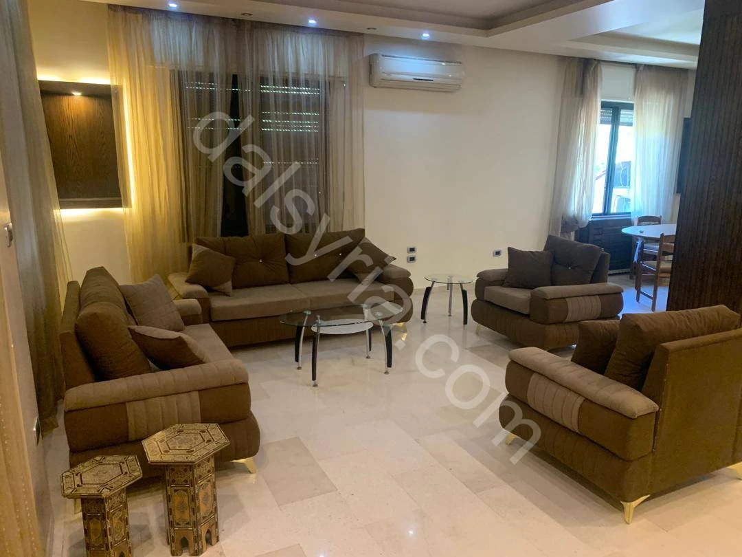 للايجار شقة 130 م في الشهبندر