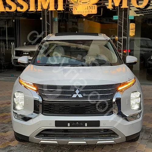 للبيع ميتسوبيشي اوتلاندر 2025