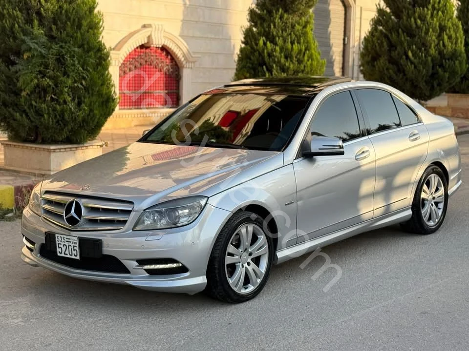 للبيع مرسيدس c200 2011 