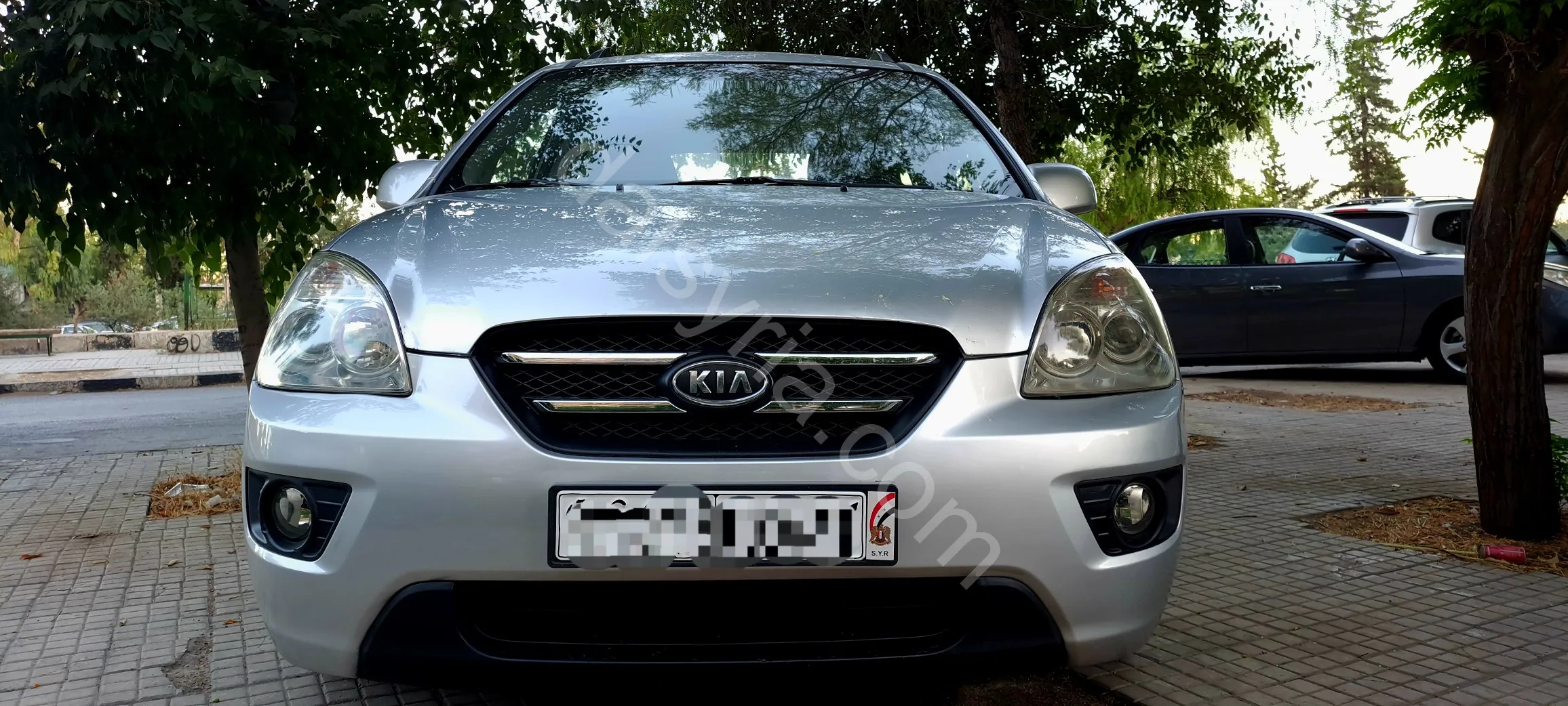 للبيع كيا كارينز 2009