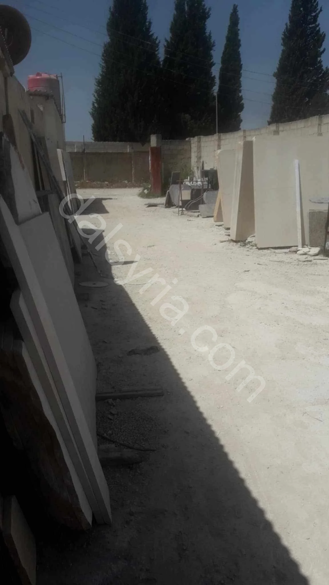 للبيع معمل 900 م في طريق تدمر القديم