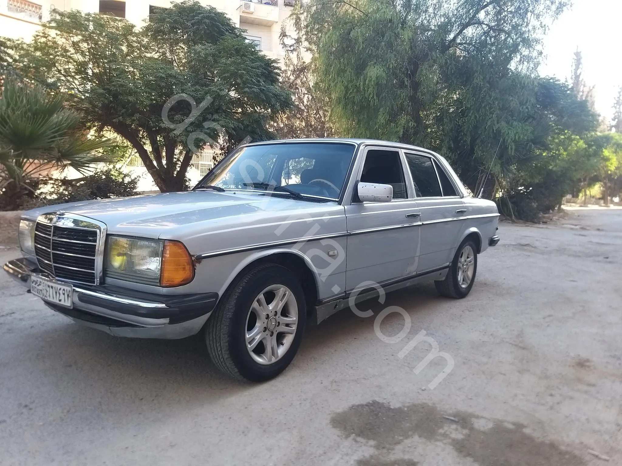 للبيع مرسيدس E230 1979