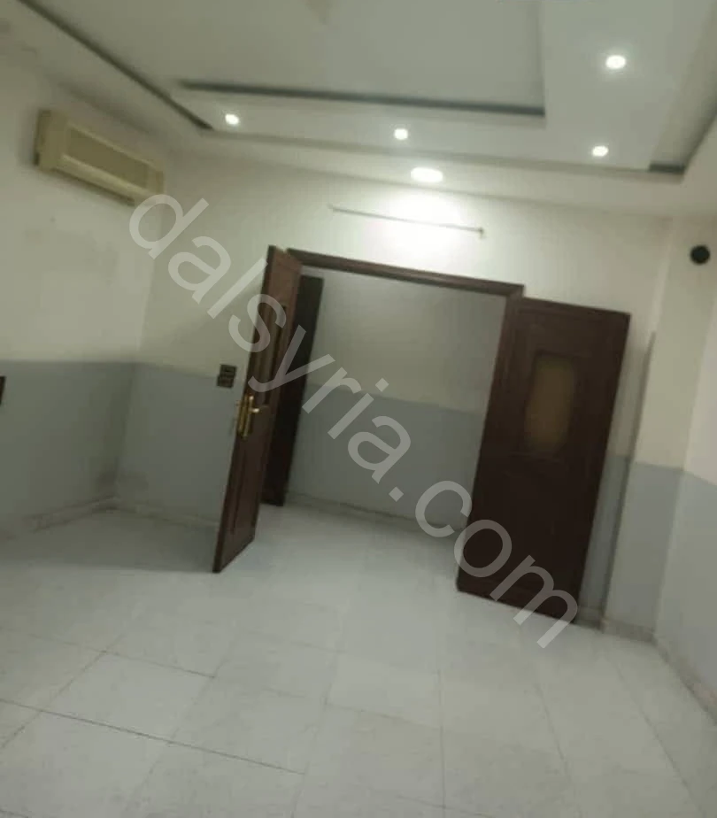 للايجار مكتب تجاري 90م في شارع الحضارة