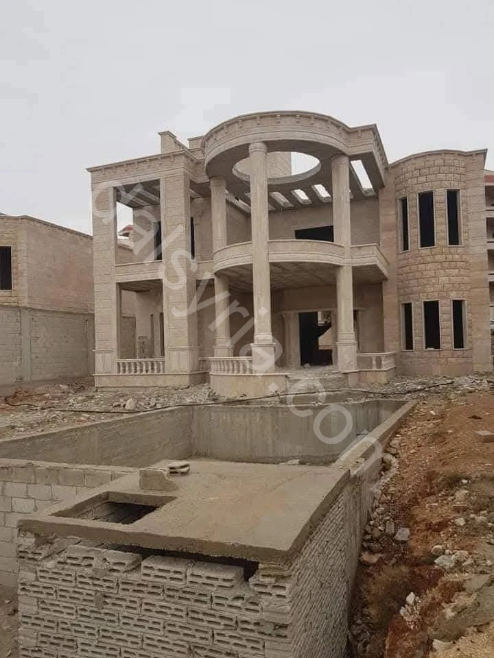 للبيع فيلا 1100 م خلف المركز العائلي