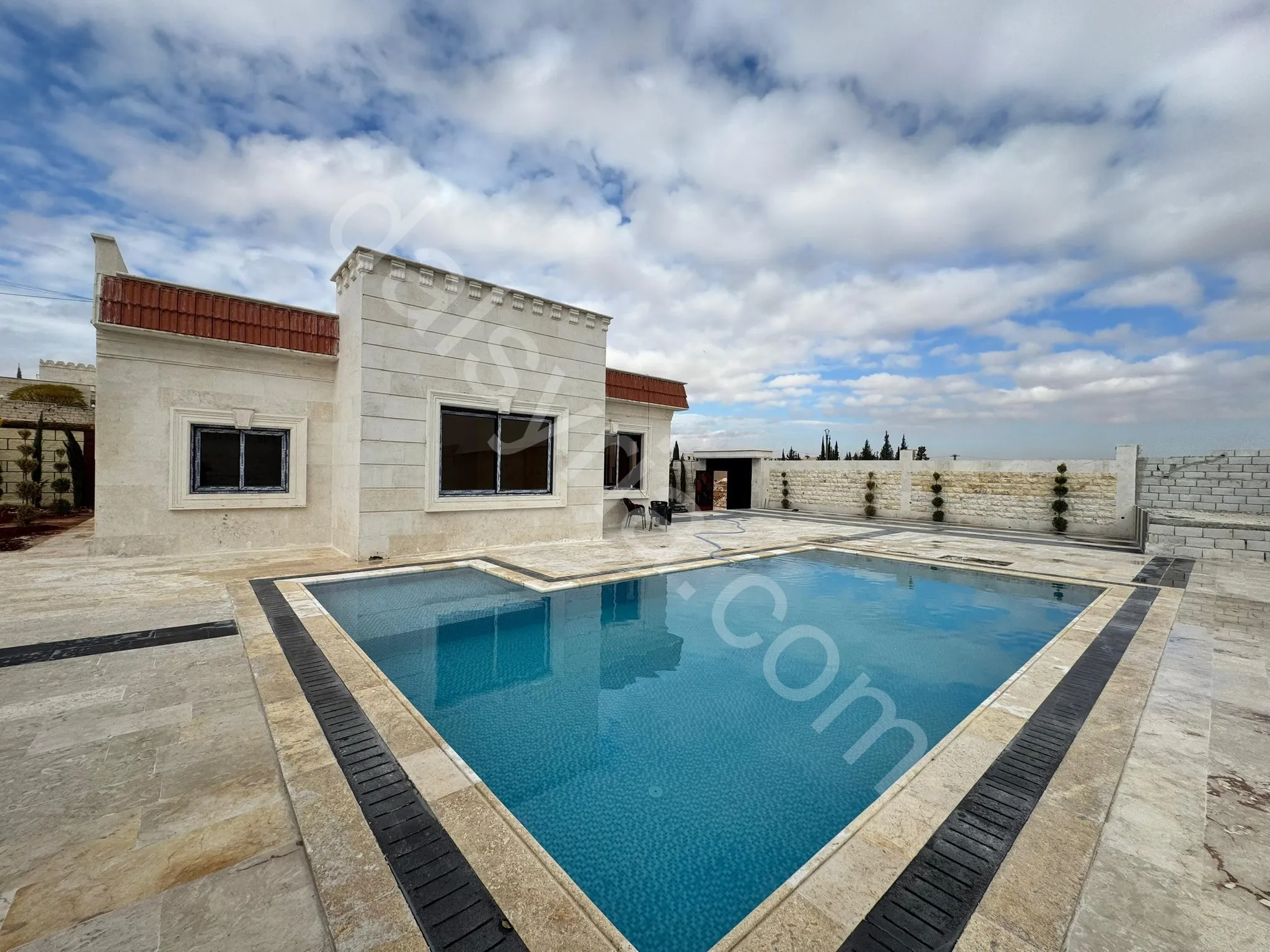 للبيع مزرعة 950 م في خان العسل