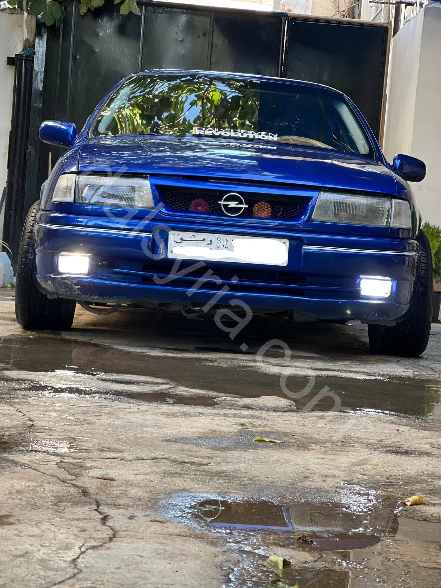 للبيع اوبل فيكترا 1990