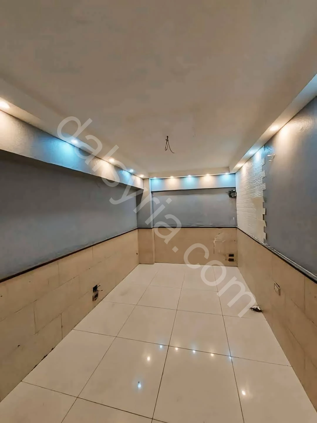 للايجار قبو 55 م في المزرعة