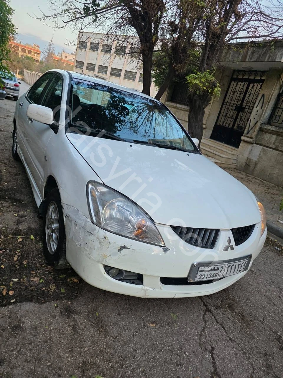 للبيع سيارة  ميتسوبيشي لانسر موديل 2005