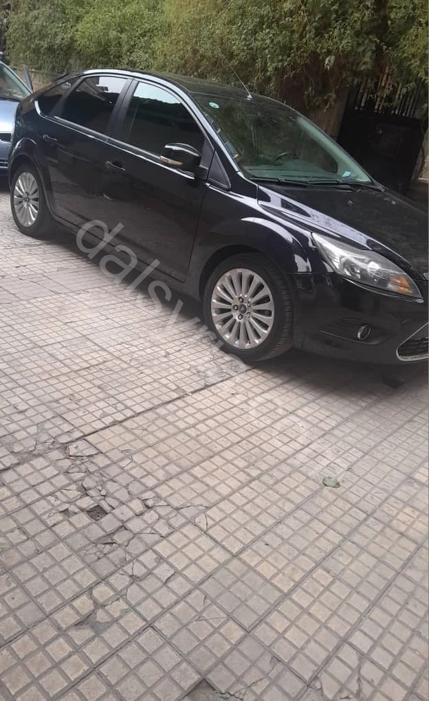 للبيع فورد فوكس تيتانيوم هاتشباك 2012