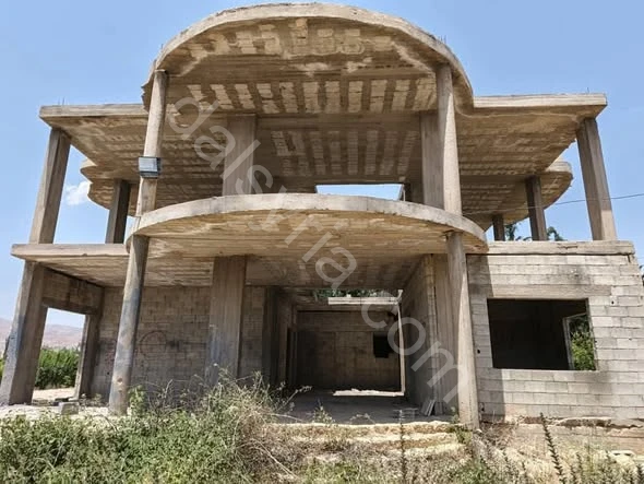 للبيع فيلا 1500 م في مضايا