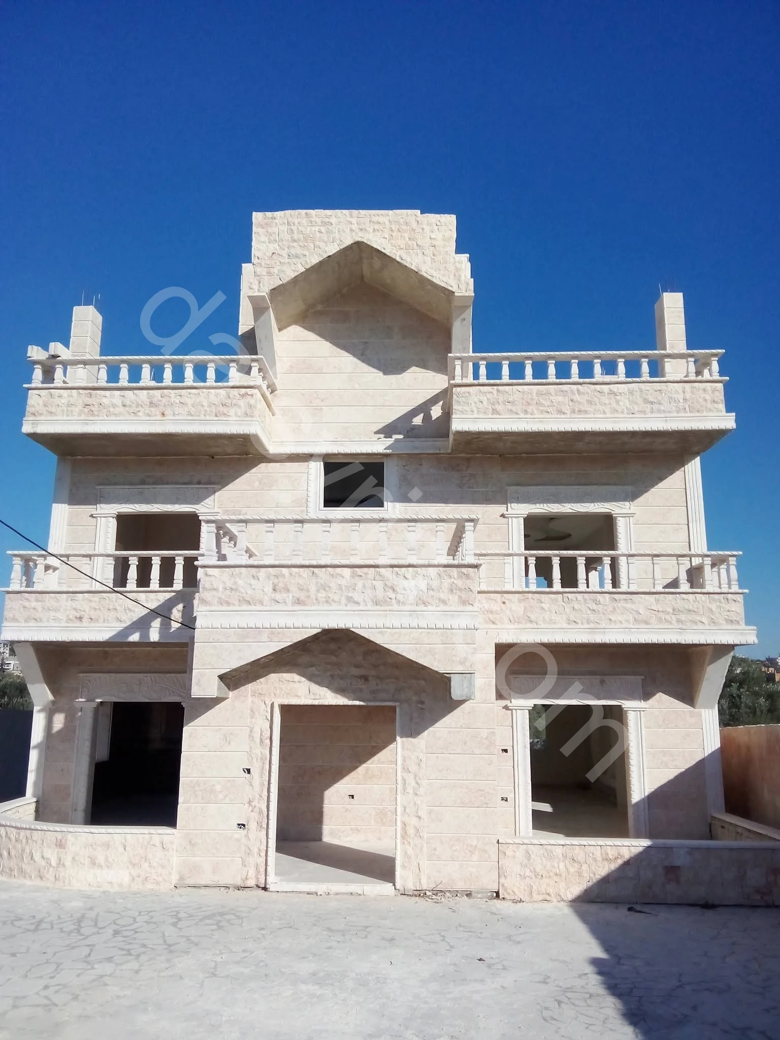 للبيع فيلا 600 م في صليب التركمان 