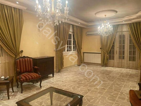 للايجار شقة 150 م في الانشاءات 