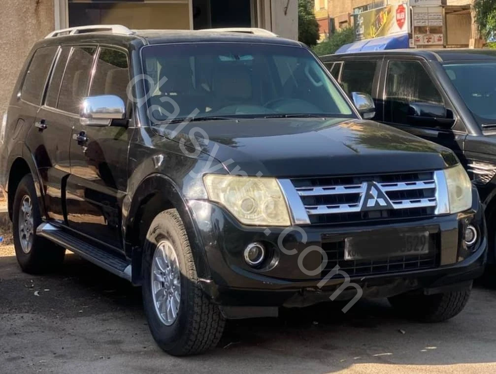 للبيع ميتسوبيشي باجيرو 2013