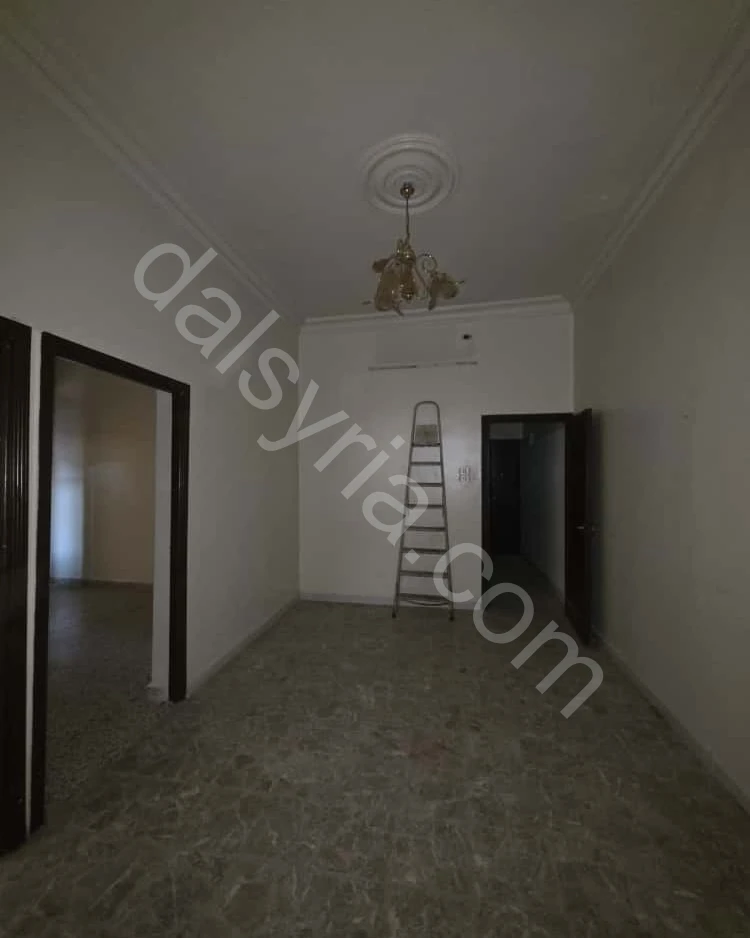 للايجار شقة 200 م في الموكامبو