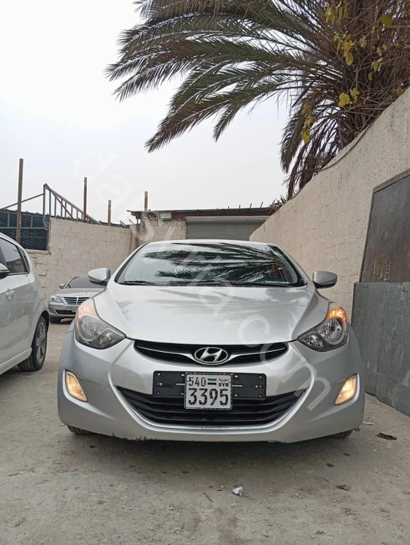 للبيع هيونداي افانتي 2012