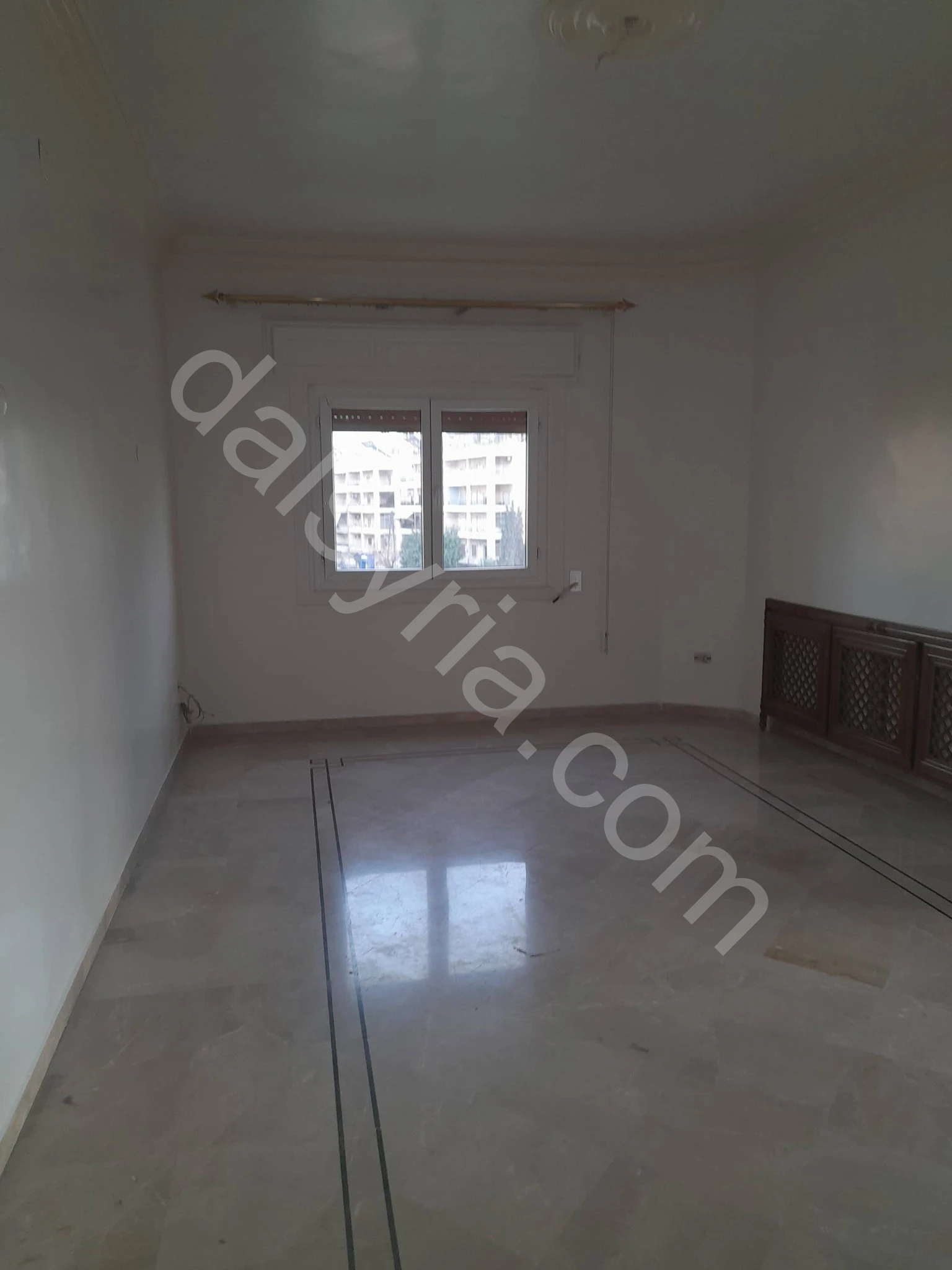 للايجار شقة 180 م في الموكامبو 