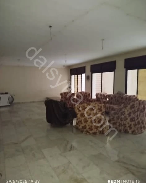 للبيع صالة 220 م في الموكامبو 